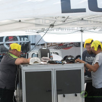 The crew tries to keep cool during 120+ paddock surface temperatures. (Photo: Jeff Boerio)
